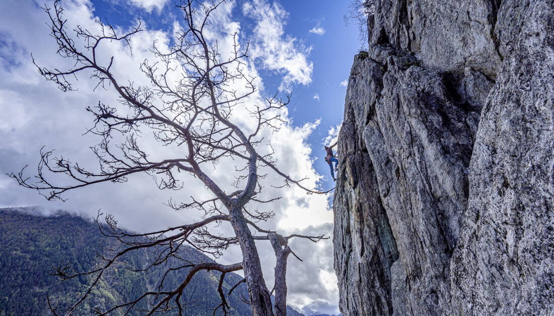 Chemin Routeninfos und Topos zum Klettergebiet «Chemin» findest du im Kletterführer «Schweiz Plaisir West Band 2» von edition filidor.