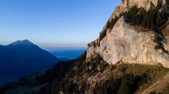 Routeninfos und Topos zum Klettergebiet «Gehrenen» findest du im Kletterführer «Schweiz extrem West Band 1» von edition filidor.