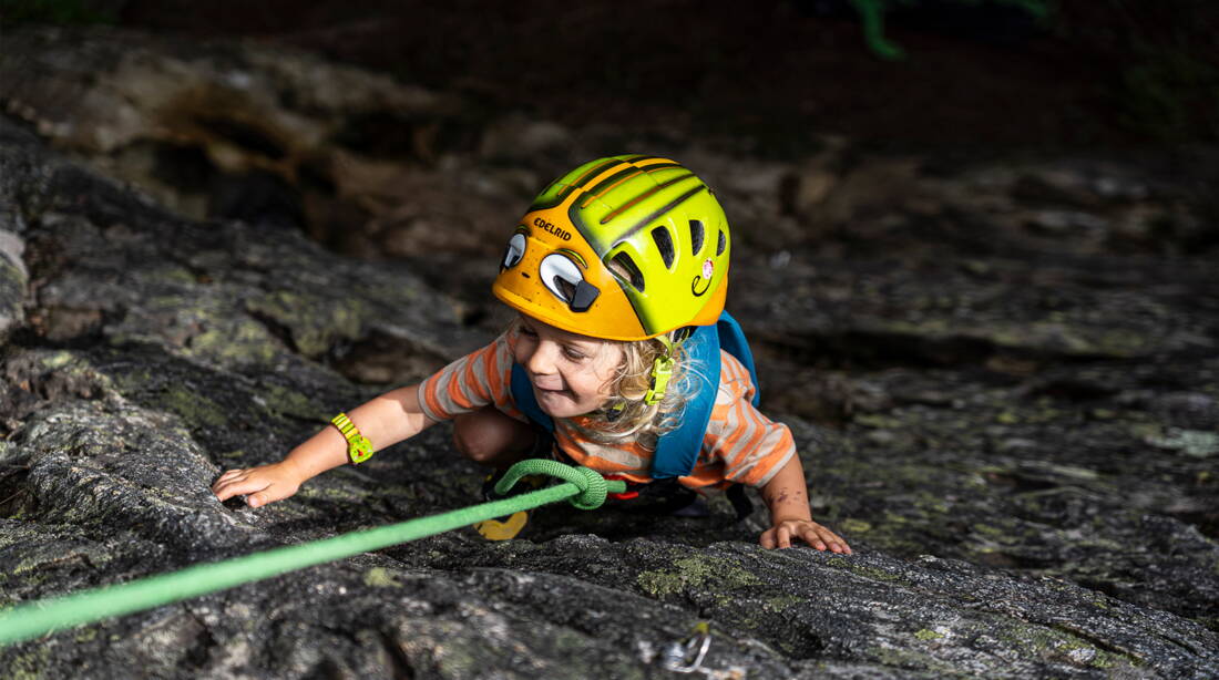 Oberwald Routeninfos und Topos zum Klettergebiet «Oberwald» findest du im Kletterführer «Schweiz plaisir West Band 2» von edition filidor.