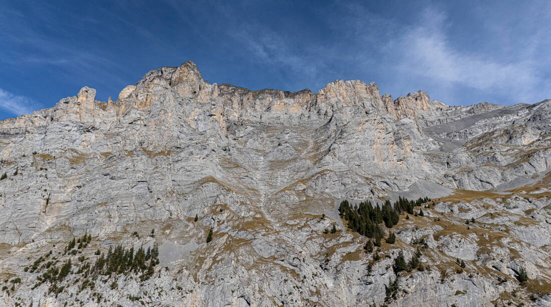 Halpi Routeninfos und Topos zum Klettergebiet «Halpi» findest du im Kletterführer «Schweiz extrem West Band 2» von edition filidor.