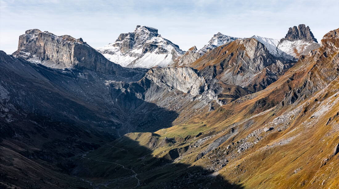 Innerueschenen Routeninfos und Topos zum Klettergebiet «Innerueschenen» findest du im Kletterführer «Schweiz extrem West Band 2» von edition filidor.