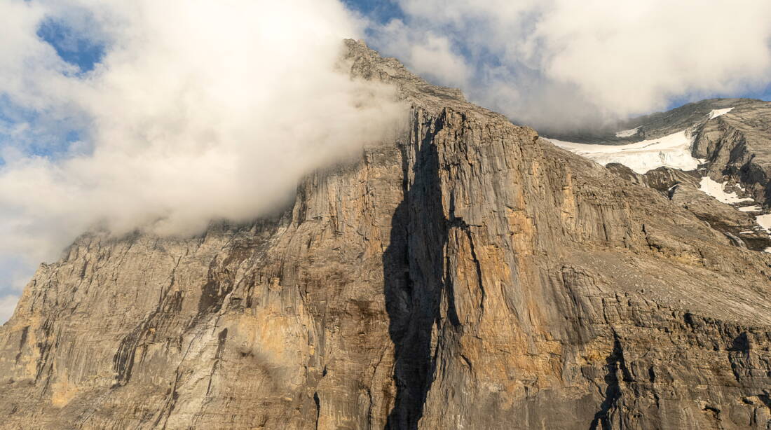 Eiger Routeninfos und Topos zum Klettergebiet «Eiger» findest du im Kletterführer «Schweiz extrem West Band 2» von edition filidor.