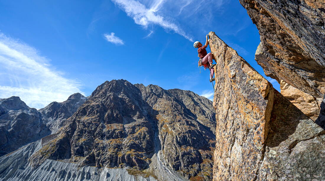 Douves Rousses Routeninfos und Topos zum Klettergebiet «Douves Rousses» findest du im Kletterführer «Schweiz plaisir West Band 2» von edition filidor.