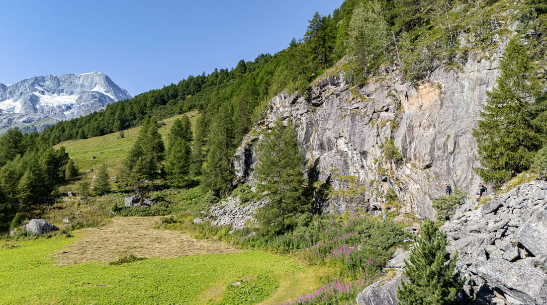 Pragrachèt Routeninfos und Topos zum Klettergebiet «Pragrachèt» findest du im Kletterführer «Schweiz plaisir West Band 2» von edition filidor.