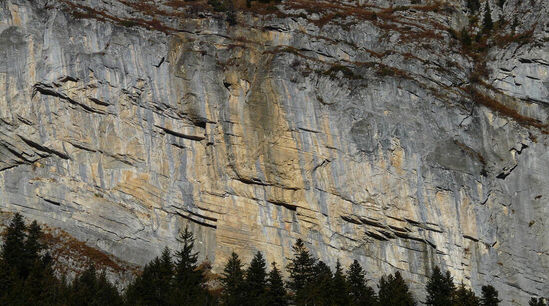 Routeninfos und Topos zum Klettergebiet «Roua» findest du im Kletterführer «Schweiz extrem West 2013» von edition filidor.