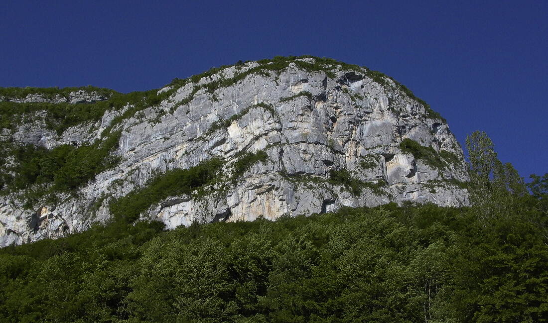 Routeninfos und Topos zum Klettergebiet «Grandes Suites» findest du im Kletterführer «Schweiz Plaisir West Band 2» von edition filidor.