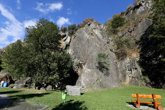 Routeninfos und Topos zum Klettergebiet «Dorénaz» findest du im Kletterführer «Schweiz Plaisir West Band 2» von edition filidor.