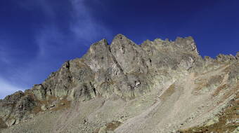 Routeninfos und Topos zum Klettergebiet «Sewen» findest du im Kletterführer «Schweiz Plaisir West Band 1» von edition filidor.