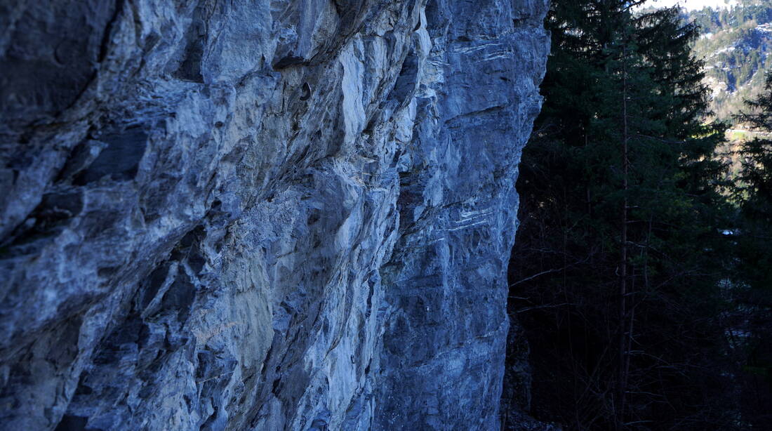 Routeninfos und Topos zum Klettergebiet «Rynächtpfeiler» findest du im Kletterführer «Schweiz plaisir OST» von edition filidor.