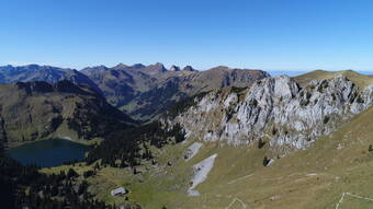 Routeninfos und Topos zum Klettergebiet «Chrindi – Stockhorn» findest du im Kletterführer «Schweiz plaisir West Band 1» von edition filidor.