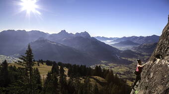 Routeninfos und Topos zum Klettergebiet «Hornfluh» findest du im Kletterführer «Schweiz Plaisir West Band 1» von edition filidor.