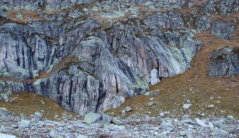 Routeninfos und Topos zum Klettergebiet «Albert-Heim-Hütte» findest du im Kletterführer «Schweiz Plaisir West Band 1» von edition filidor.