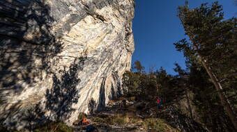 Routeninfos und Topos zum Klettergebiet «Joli» findest du im Kletterführer «Schweiz extrem West Band 1» von edition filidor.