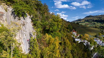 Routeninfos und Topos zum Klettergebiet «Hertenstein» findest du im Kletterführer «Schweiz plaisir JURA» von edition filidor.