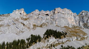 Ofen – Nünplatten Routeninfos und Topos zum Klettergebiet «Ofen – Nünplatten» findest du im Kletterführer «Schweiz plaisir OST» von edition filidor.