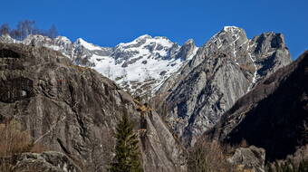 Routeninfos und Topos zum Klettergebiet «Remenno – Pesgunfi» findest du im Kletterführer «Schweiz Plaisir SUD 2020» von edition filidor.