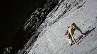 Routeninfos und Topos zum Klettergebiet «Varenna» findest du im Kletterführer «Schweiz Plaisir SUD 2020» von edition filidor.