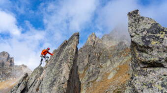 Six Carro Routeninfos und Topos zum Klettergebiet «Orny – Aiguilles Dorées» findest du im Kletterführer «Schweiz Plaisir West 2019» von edition filidor.